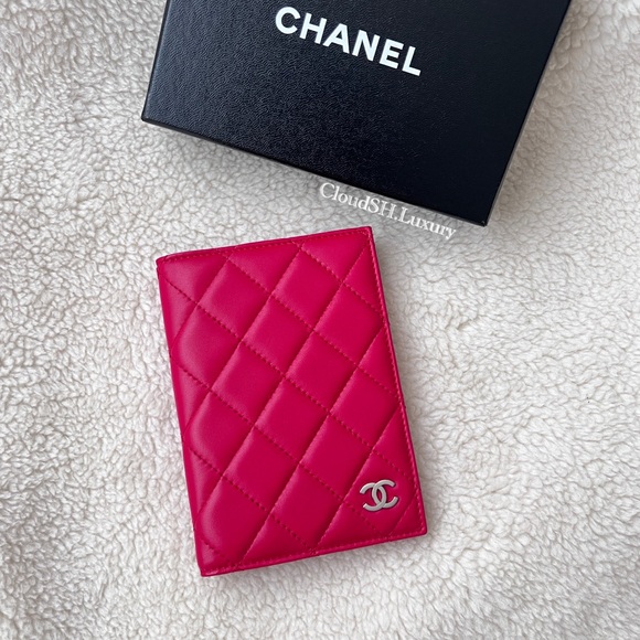 ❌❌Auth Chanel Classic Red Quilted Lambskin CC Logo Passport Holder - Picture 1 of 14
